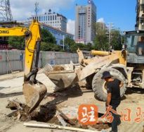 鸡巴操小屄高温下的坚守｜道路建设者用汗水铺就畅通路